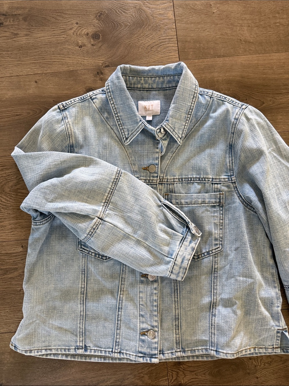 NWOT Kut from the Kloth Bailey Light Blue Denim Button Up - Picture 3 of 5